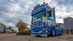 20251019-Tom-Holding-00493